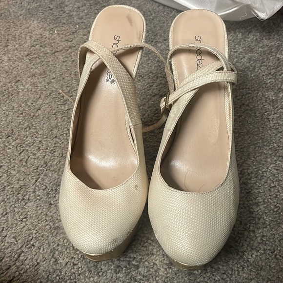 Women’s heels. - Picture 2 of 4